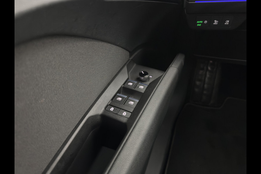 Audi Q4 e-tron 40 Launch Edition Advanced 77 kWh [ 3-Fase ] {SOH-88%} (INCL-BTW) *MATRIX-LED | NAVI-FULLMAP | KEYLESS | CAMERA | DIGI-COCKPIT | DAB | AMBIENT-LIGHT | HEATED-SPORTSEATS | TOWBAR | 19''ALU*