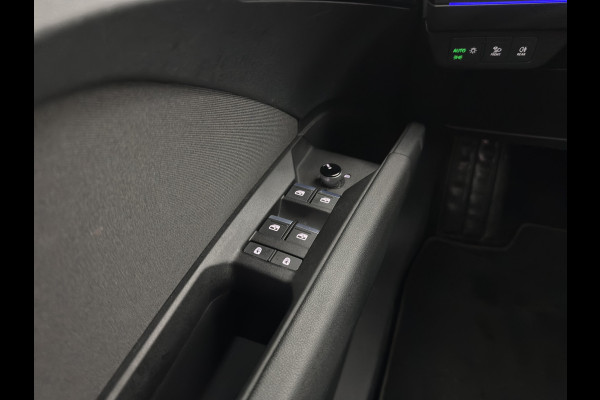 Audi Q4 e-tron 40 Launch Edition Advanced 77 kWh [ 3-Fase ] {SOH-88%} (INCL-BTW) *MATRIX-LED | NAVI-FULLMAP | KEYLESS | CAMERA | DIGI-COCKPIT | DAB | AMBIENT-LIGHT | HEATED-SPORTSEATS | TOWBAR | 19''ALU*