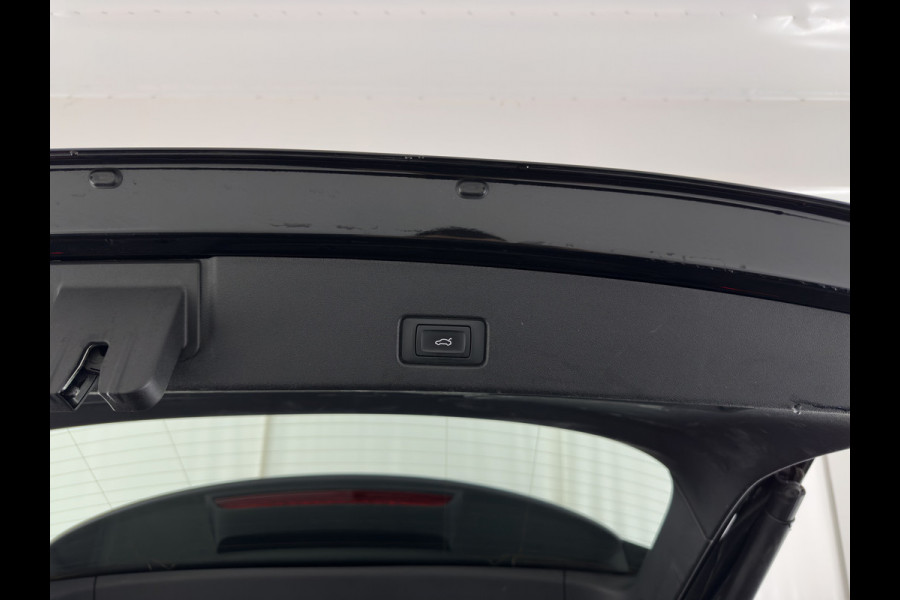 Audi Q4 e-tron 40 Launch Edition Advanced 77 kWh [ 3-Fase ] {SOH-88%} (INCL-BTW) *MATRIX-LED | NAVI-FULLMAP | KEYLESS | CAMERA | DIGI-COCKPIT | DAB | AMBIENT-LIGHT | HEATED-SPORTSEATS | TOWBAR | 19''ALU*