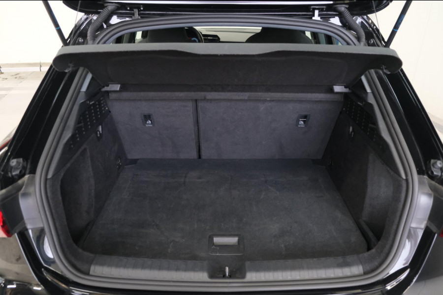 Audi A3 Sportback 30 TFSI Attitude Automaat - N.A.P. Airco, Cruise, Navi, PDC.