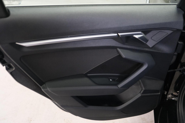 Audi A3 Sportback 30 TFSI Attitude Automaat - N.A.P. Airco, Cruise, Navi, PDC.