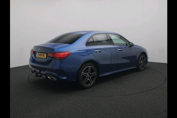 Mercedes-Benz A-Klasse 250 e AMG Plug-In Hybride AMG Line | Night Pakket | Trekhaak | Sfeerverlichting  | Achteruitrijcamera | Stuur en Stoelverwarming. Inclusief 24 maanden MB Certified garantie voor Europa.