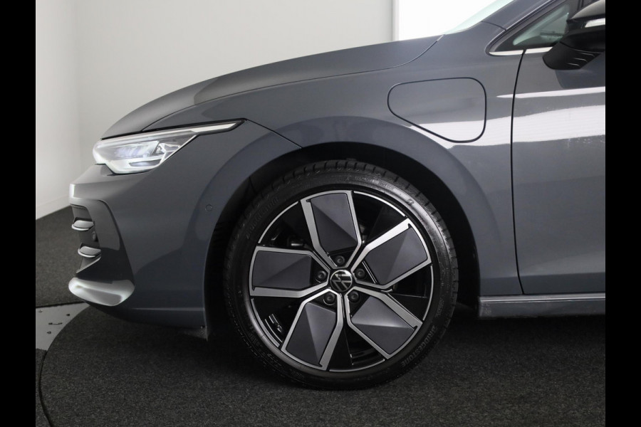 Volkswagen Golf 1.5 eHybrid Style Edition 204 pk Automaat (DSG) | Verlengde garantie | Navigatie | Parkeersensoren (Park assist) | Rondomzicht camera | Elektr. bestuurdersstoel | Stoelverwarming |