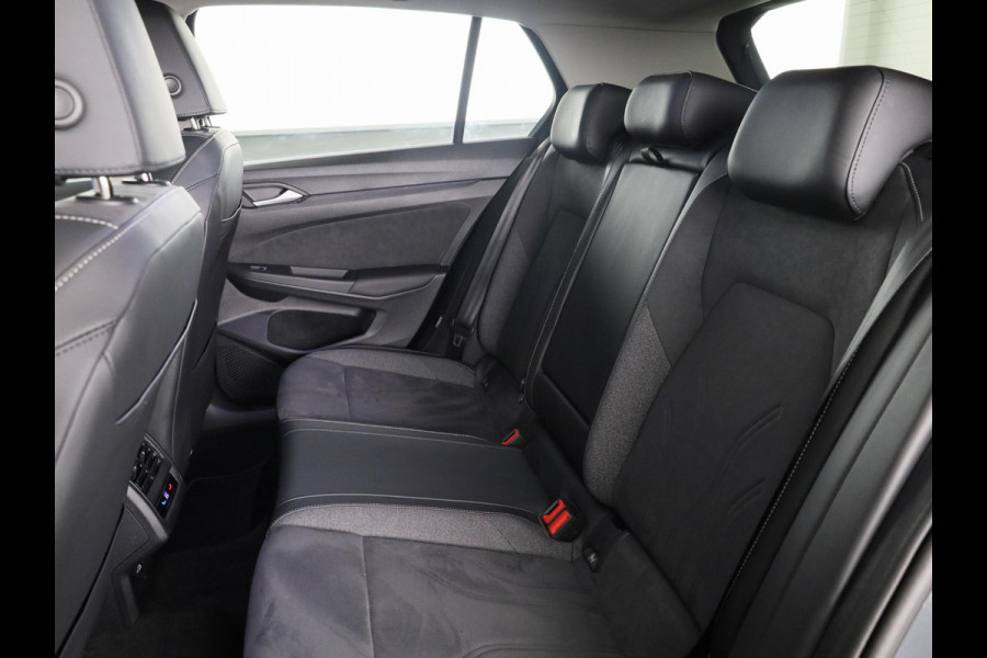 Volkswagen Golf 1.5 eHybrid Style Edition 204 pk Automaat (DSG) | Verlengde garantie | Navigatie | Parkeersensoren (Park assist) | Rondomzicht camera | Elektr. bestuurdersstoel | Stoelverwarming |