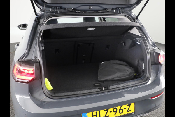 Volkswagen Golf 1.5 eHybrid Style Edition 204 pk Automaat (DSG) | Verlengde garantie | Navigatie | Parkeersensoren (Park assist) | Rondomzicht camera | Elektr. bestuurdersstoel | Stoelverwarming |