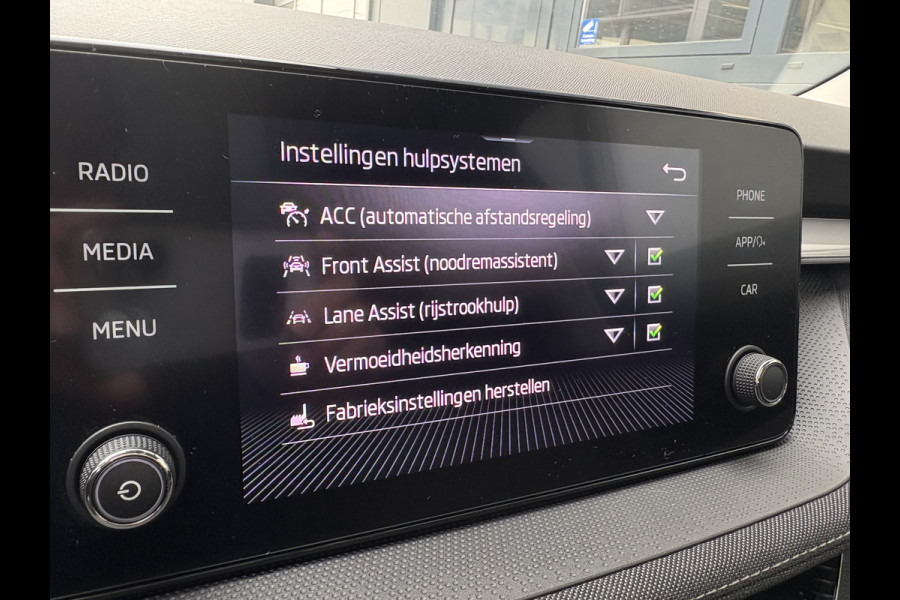 Škoda Fabia 1.0 TSi 95pk Business Edition 5-drs. PANORAMADAK/KEYLESS/VIRTUAL/CARPLAY/PDC/ADAPT.CRUISE/WINTERPACK