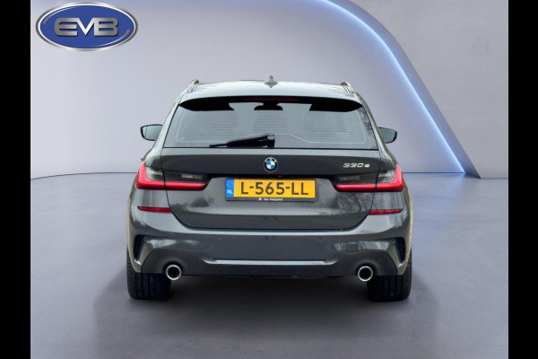 BMW 3 Serie Touring 330e M sport individual, dravitgrau, panoramadak ,laser,elec bedienbare trekhaak, vol opties, nl auto met nap