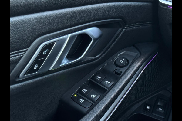 BMW 3 Serie Touring 330e M sport individual, dravitgrau, panoramadak ,laser,elec bedienbare trekhaak, vol opties, nl auto met nap