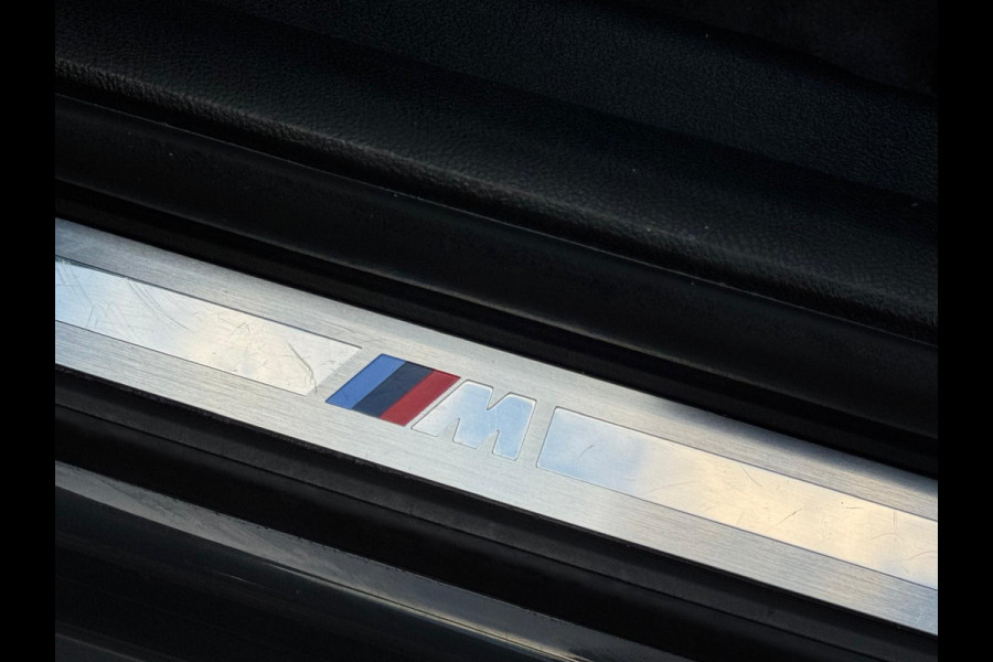 BMW 3 Serie Touring 330e M sport individual, dravitgrau, panoramadak ,laser,elec bedienbare trekhaak, vol opties, nl auto met nap