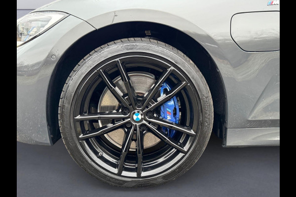 BMW 3 Serie Touring 330e M sport individual, dravitgrau, panoramadak ,laser,elec bedienbare trekhaak, vol opties, nl auto met nap
