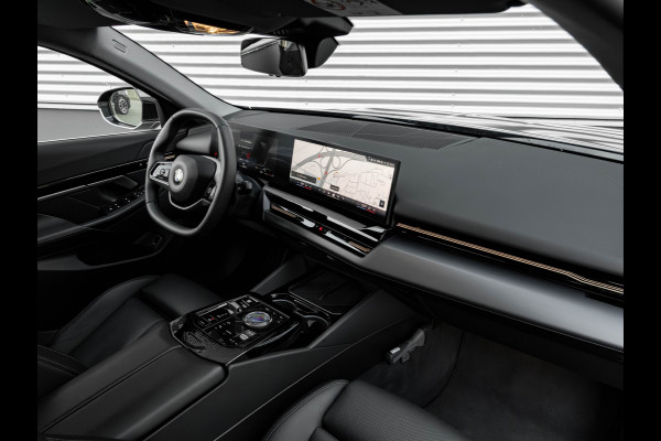 BMW 5 Serie 520i - Sportstoelen - Stoelverwarming - Camera - Driving Assistant