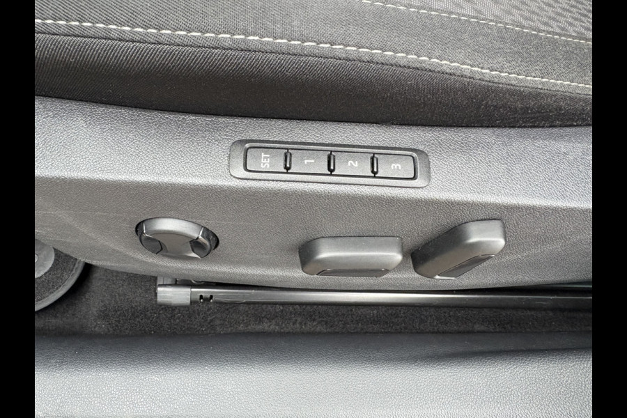 Škoda Octavia Combi 1.5 TSi 150pk First Edition SCHUIFDAK/VIRTUAL/CARPLAY/TREKHAAK/18INCH/STOELVERWARMING