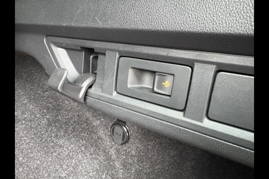 Škoda Octavia Combi 1.5 TSi 150pk First Edition SCHUIFDAK/VIRTUAL/CARPLAY/TREKHAAK/18INCH/STOELVERWARMING