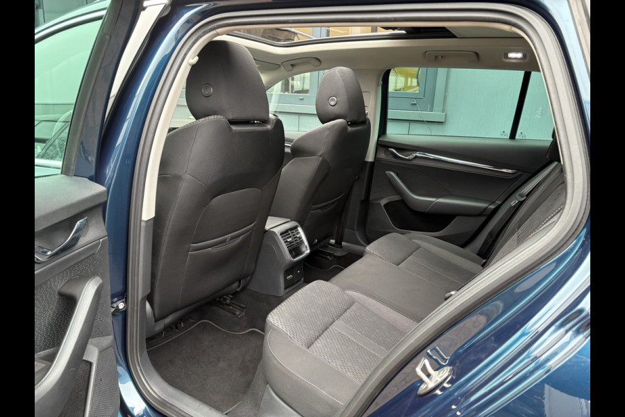 Škoda Octavia Combi 1.5 TSi 150pk First Edition SCHUIFDAK/VIRTUAL/CARPLAY/TREKHAAK/18INCH/STOELVERWARMING
