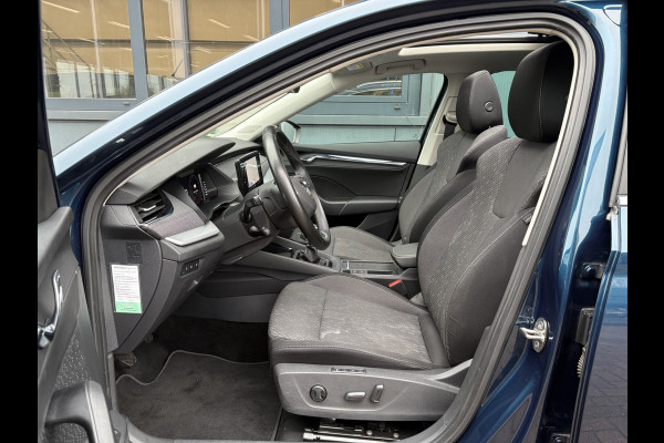 Škoda Octavia Combi 1.5 TSi 150pk First Edition SCHUIFDAK/VIRTUAL/CARPLAY/TREKHAAK/18INCH/STOELVERWARMING