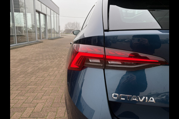 Škoda Octavia Combi 1.5 TSi 150pk First Edition SCHUIFDAK/VIRTUAL/CARPLAY/TREKHAAK/18INCH/STOELVERWARMING