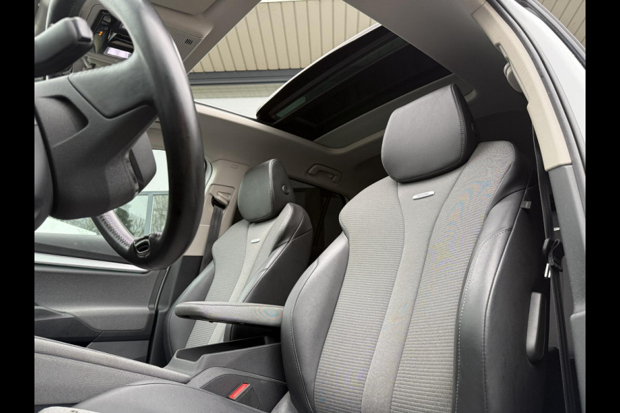 Škoda ENYAQ iV 60 | Trekhaak | Panorama | Navi |