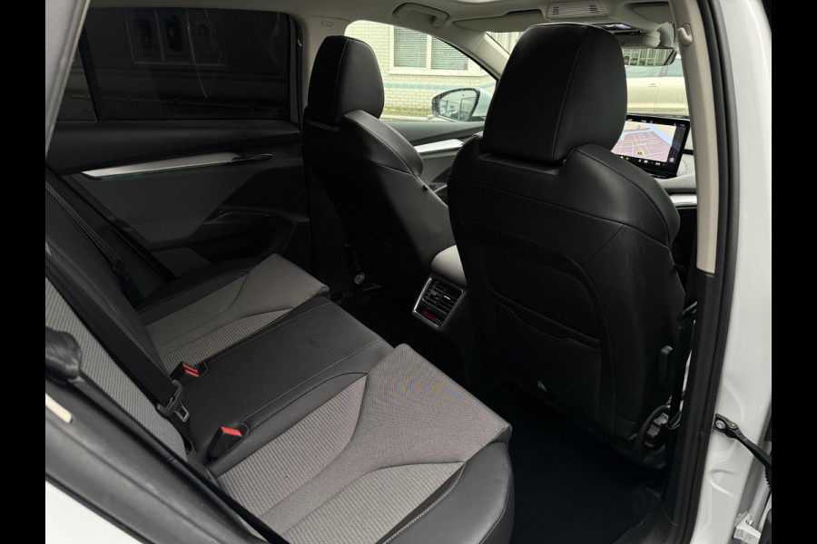 Škoda ENYAQ iV 60 | Trekhaak | Panorama | Navi |