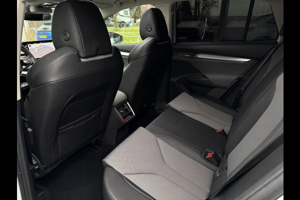 Škoda ENYAQ iV 60 | Trekhaak | Panorama | Navi |