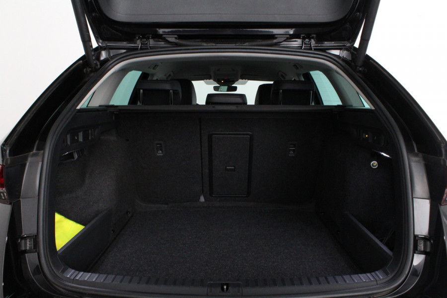 Škoda Octavia Combi 1.5 TSI MHEV Business Edition Plus 116pk Camera/Trekhaak/All season banden/Adapt.cruise...