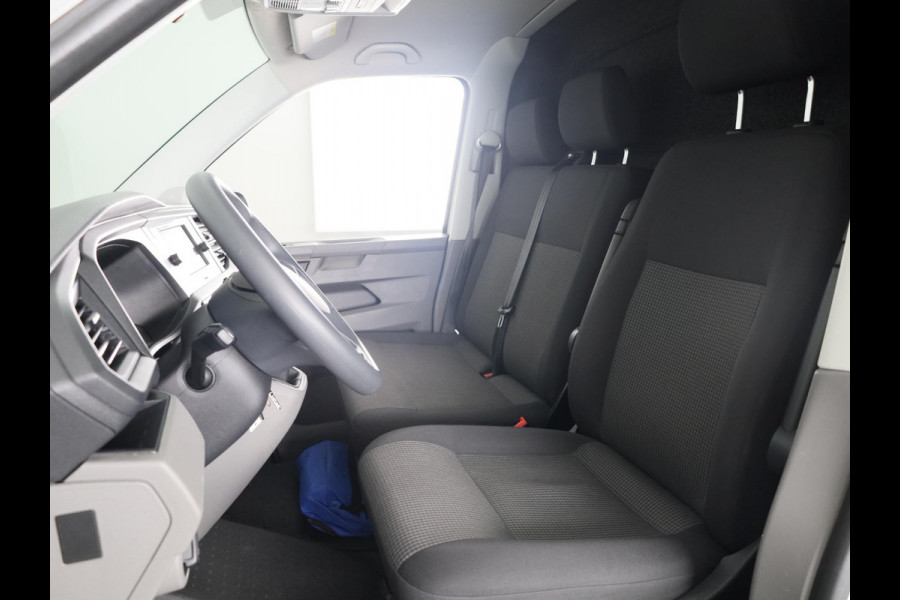 Volkswagen Transporter 2.0 TDI L2H1 28 Economy Business 110 PK | Navigatie via app | parkeersensoren | Cruise control |