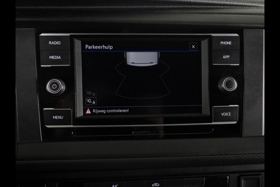 Volkswagen Transporter 2.0 TDI L2H1 28 Economy Business 110 PK | Navigatie via app | parkeersensoren | Cruise control |
