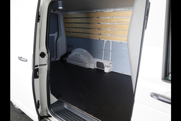 Volkswagen Transporter 2.0 TDI L2H1 28 Economy Business 110 PK | Navigatie via app | parkeersensoren | Cruise control |