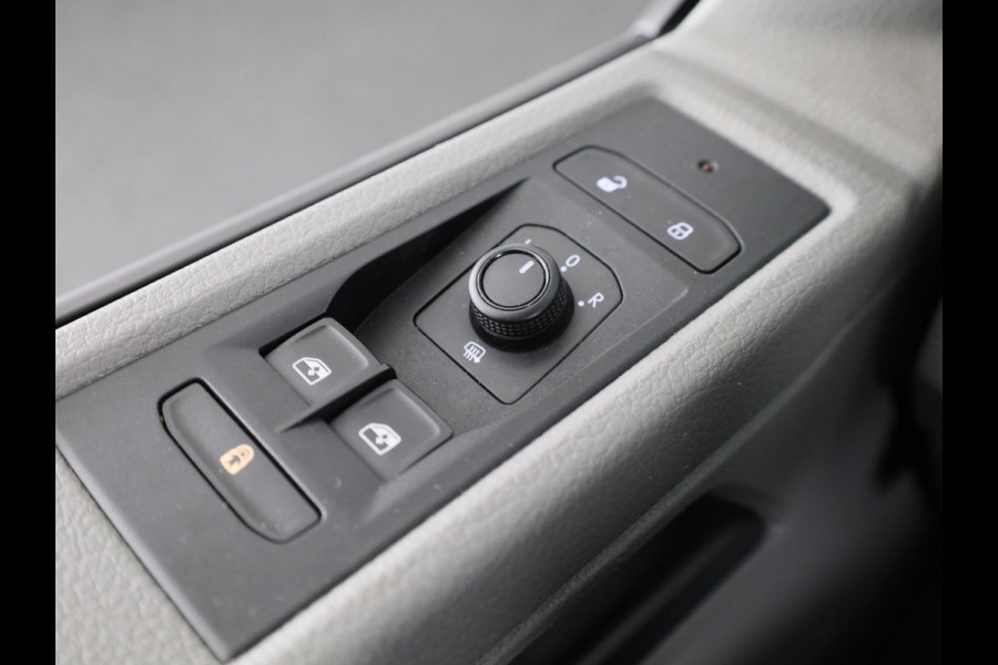 Volkswagen Transporter 2.0 TDI L2H1 28 Economy Business 110 PK | Navigatie via app | parkeersensoren | Cruise control |