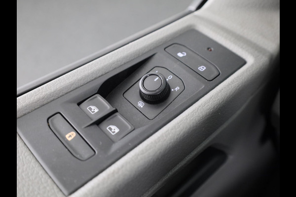 Volkswagen Transporter 2.0 TDI L2H1 28 Economy Business 110 PK | Navigatie via app | parkeersensoren | Cruise control |