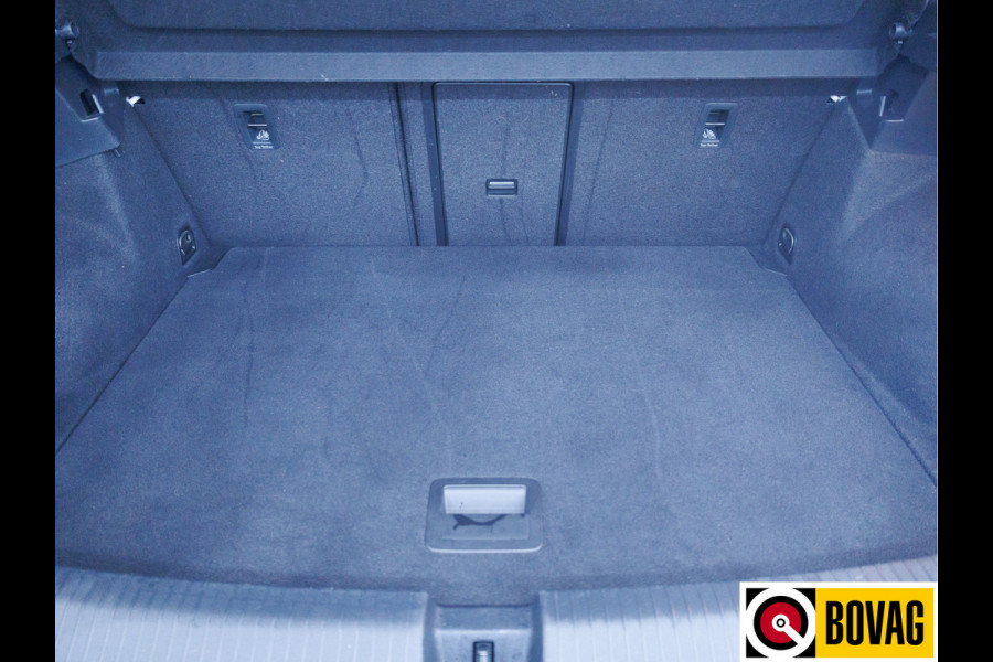 Volkswagen T-Roc 2.0 TSI 4Motion Sport 191 PK | Beats Audio | Panoramadak | Stoelverwarming | Elec. klep | Trekhaak | Navigatie, App. connect, Adaptieve cruise, DAB, All season banden