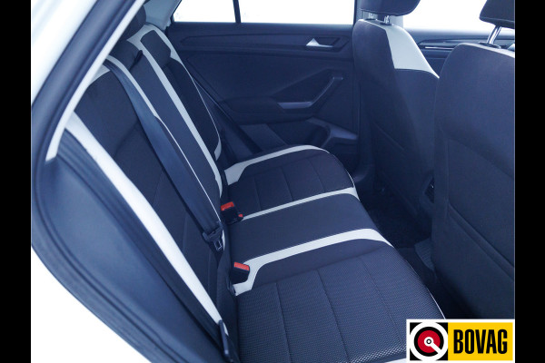 Volkswagen T-Roc 2.0 TSI 4Motion Sport 191 PK | Beats Audio | Panoramadak | Stoelverwarming | Elec. klep | Trekhaak | Navigatie, App. connect, Adaptieve cruise, DAB, All season banden