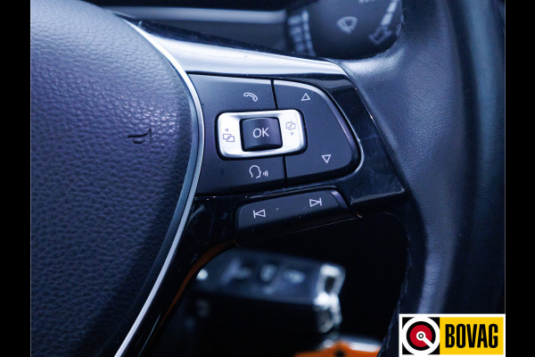 Volkswagen T-Roc 2.0 TSI 4Motion Sport 191 PK | Beats Audio | Panoramadak | Stoelverwarming | Elec. klep | Trekhaak | Navigatie, App. connect, Adaptieve cruise, DAB, All season banden