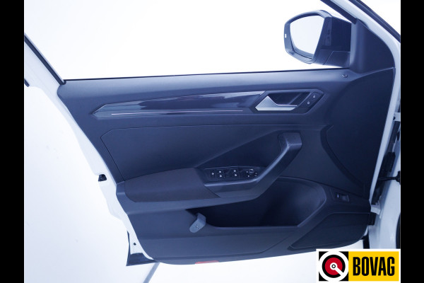 Volkswagen T-Roc 2.0 TSI 4Motion Sport 191 PK | Beats Audio | Panoramadak | Stoelverwarming | Elec. klep | Trekhaak | Navigatie, App. connect, Adaptieve cruise, DAB, All season banden