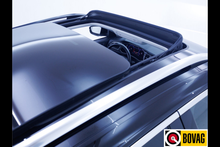 Volkswagen T-Roc 2.0 TSI 4Motion Sport 191 PK | Beats Audio | Panoramadak | Stoelverwarming | Elec. klep | Trekhaak | Navigatie, App. connect, Adaptieve cruise, DAB, All season banden