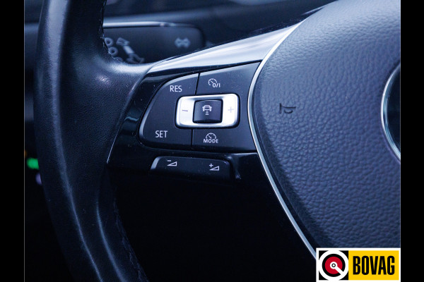 Volkswagen T-Roc 2.0 TSI 4Motion Sport 191 PK | Beats Audio | Panoramadak | Stoelverwarming | Elec. klep | Trekhaak | Navigatie, App. connect, Adaptieve cruise, DAB, All season banden