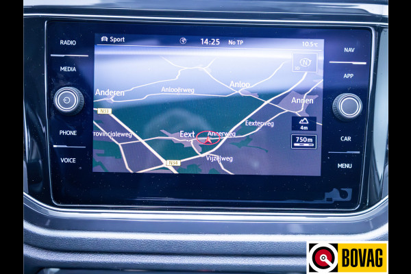 Volkswagen T-Roc 2.0 TSI 4Motion Sport 191 PK | Beats Audio | Panoramadak | Stoelverwarming | Elec. klep | Trekhaak | Navigatie, App. connect, Adaptieve cruise, DAB, All season banden