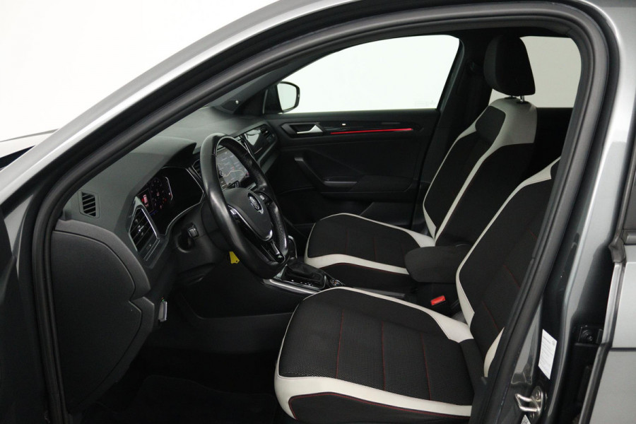 Volkswagen T-Roc 2.0 TSI 4Motion Sport (PANORAMADAK, TREKHAAK, STOELVERWARMING, ACHTERUITRIJCAMERA, DIGITALE COCKPIT)