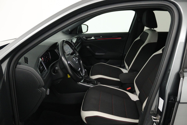 Volkswagen T-Roc 2.0 TSI 4Motion Sport (PANORAMADAK, TREKHAAK, STOELVERWARMING, ACHTERUITRIJCAMERA, DIGITALE COCKPIT)