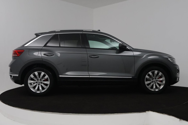 Volkswagen T-Roc 2.0 TSI 4Motion Sport (PANORAMADAK, TREKHAAK, STOELVERWARMING, ACHTERUITRIJCAMERA, DIGITALE COCKPIT)