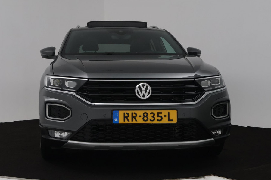Volkswagen T-Roc 2.0 TSI 4Motion Sport (PANORAMADAK, TREKHAAK, STOELVERWARMING, ACHTERUITRIJCAMERA, DIGITALE COCKPIT)