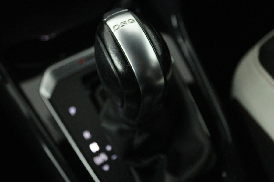 Volkswagen T-Roc 2.0 TSI 4Motion Sport (PANORAMADAK, TREKHAAK, STOELVERWARMING, ACHTERUITRIJCAMERA, DIGITALE COCKPIT)