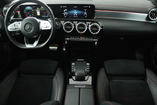 Mercedes-Benz CLA-Klasse 180 Business Solution AMG (SFEERVERLICHTING, STOELVERWARMING, ELEKTR STOELEN, ACHTERUITRIJCAMERA)