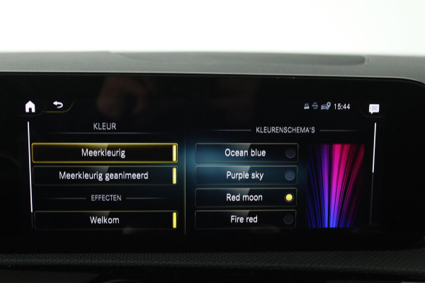 Mercedes-Benz CLA-Klasse 180 Business Solution AMG (SFEERVERLICHTING, STOELVERWARMING, ELEKTR STOELEN, ACHTERUITRIJCAMERA)