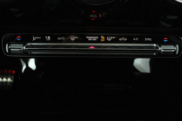 Mercedes-Benz CLA-Klasse 180 Business Solution AMG (SFEERVERLICHTING, STOELVERWARMING, ELEKTR STOELEN, ACHTERUITRIJCAMERA)