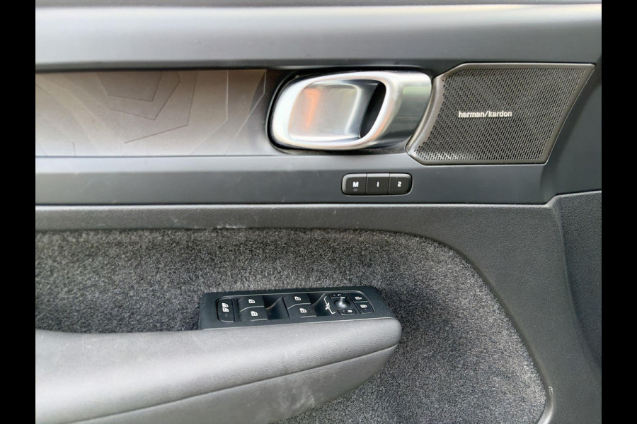 Volvo XC40 1.5 T5 261PK Plug-in hybrid Ultimate Bright SOH 99% | Skyroof | HK Audio | A-Camera | Climate Pack | Pilot- Park Assist