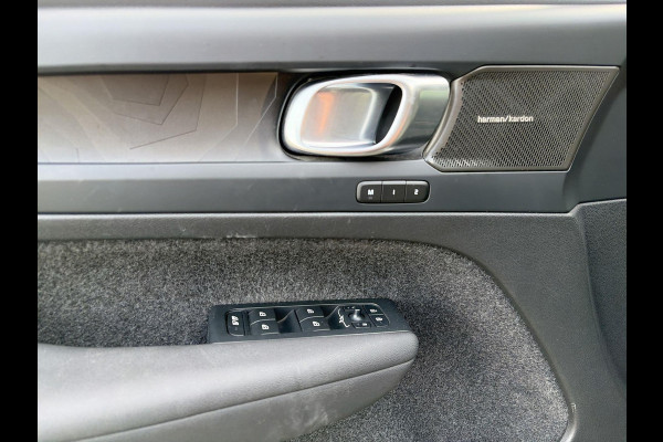 Volvo XC40 1.5 T5 261PK Plug-in hybrid Ultimate Bright SOH 99% | Skyroof | HK Audio | A-Camera | Climate Pack | Pilot- Park Assist