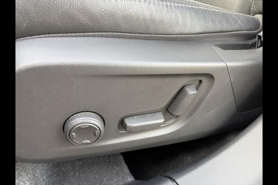 Volvo XC40 1.5 T5 261PK Plug-in hybrid Ultimate Bright SOH 99% | Skyroof | HK Audio | A-Camera | Climate Pack | Pilot- Park Assist