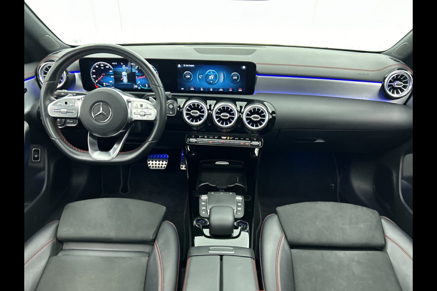 Mercedes-Benz CLA-Klasse Shooting Brake 200 Business Solution AMG (SFEERVERLICHTING, ELEKT. STOELEN, PANORAMADAK, 1e EIGENAAR)