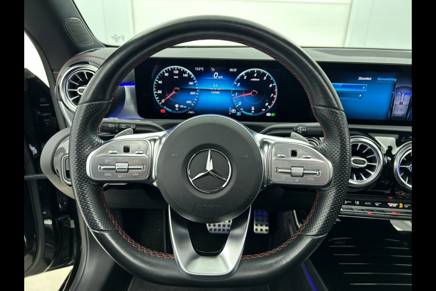 Mercedes-Benz CLA-Klasse Shooting Brake 200 Business Solution AMG (SFEERVERLICHTING, ELEKT. STOELEN, PANORAMADAK, 1e EIGENAAR)