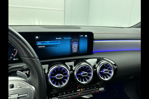 Mercedes-Benz CLA-Klasse Shooting Brake 200 Business Solution AMG (SFEERVERLICHTING, ELEKT. STOELEN, PANORAMADAK, 1e EIGENAAR)
